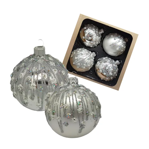 Exklusives 4er Christbaumschmuck Set silber matt und glänzend in 8 cm mit Schneeflocken