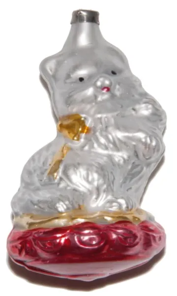 Süße kleine weiße Katze auf schönem rotem Kissen sitzend, Weihnachtsbaumschmuck aus Glas ca 8 cm